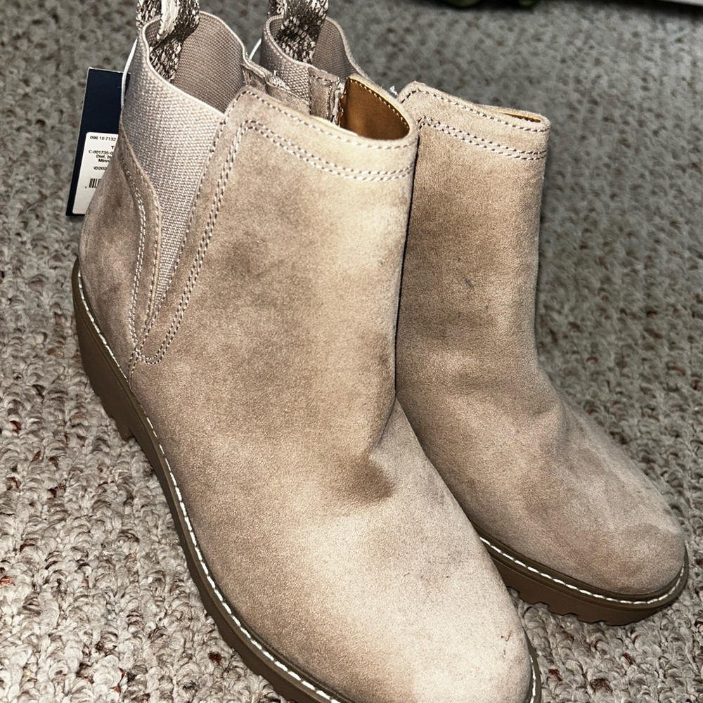 Universal Thread Light Brown Ankle Booties